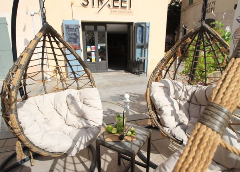Street Bar