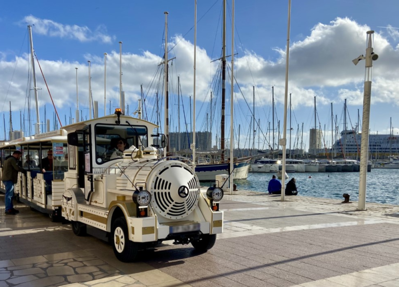 Le petit train sur le port de Toulon