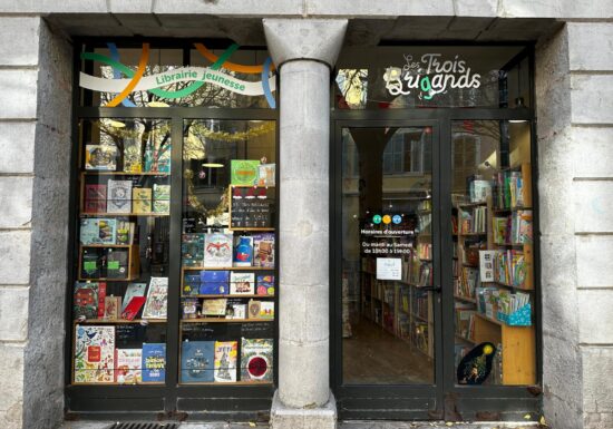 Les Trois Brigands youth bookshop